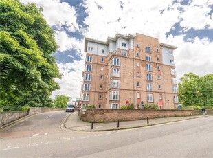 2 bed fourth floor flat for sale in Pilrig