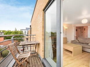 2 bedroom apartment for rent in Glaisher Street London SE8