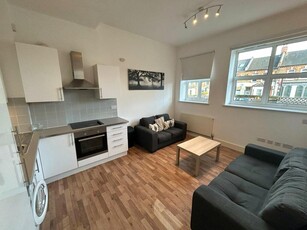 2 bedroom apartment for rent in Maple Road, Penge, London, SE20