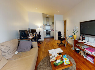 2 bedroom apartment for rent in South Quay Square, London, E14