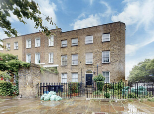 2 bedroom flat for rent in Bay House, Sutton Place, E9