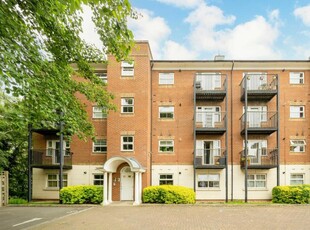 2 bedroom flat for rent in Coppetts Road, London, N10