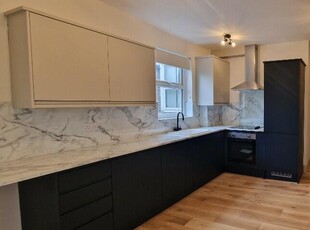 2 bedroom flat for rent in Francis Road, London, E10