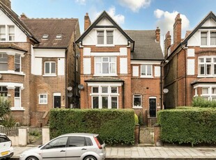 2 bedroom flat for rent in Gleneagle Road, Streatham, SW16