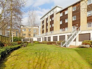 2 bedroom flat for rent in Kingfisher Meadow, Maidstone, ME16