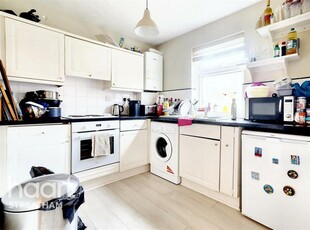 2 bedroom flat for rent in Leigham Court Road, SW16