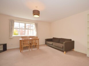 2 bedroom flat for rent in Macmillan Way, Tooting Bec, SW17