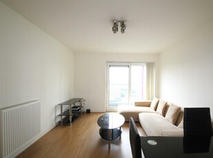 2 bedroom flat for rent in Tequila Wharf, Commercial Road, Limehouse, E14