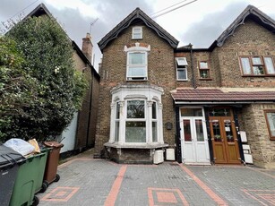 2 bedroom house for rent in Two Bedroom Flat Available to Let - Ground Floor - Palmerston Road E17 - £2000 PCM , E17