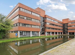 3 Bed Flat/Apartment For Sale in Kingfisher House, Walton Street, Aylesbury, HP21 - 5362860