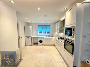 3 bedroom apartment for rent in Harrington Square, Camden, NW1