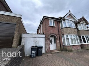 3 bedroom detached house for rent in Crawley Green Road, Luton, LU2