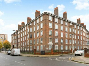 3 bedroom flat for rent in Ada Place, Broadway Market, E2