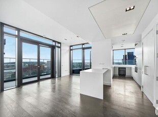 3 bedroom flat for rent in Amory Tower, London E14