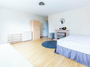 3 bedroom flat for rent in Castle Road, Camden NW1