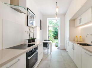 3 bedroom flat for rent in Edith Grove, South Kensington, London, SW10