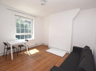 3 bedroom flat for rent in Law Street Southwark SE1