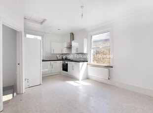 3 bedroom flat for rent in Renmuir Street London SW17