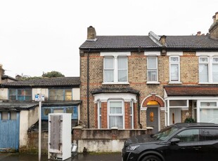 3 bedroom house for rent in Lime Street, Walthamstow, E17