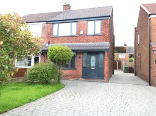 3 bedroom semi-detached house for rent in Shaw Head Drive, Failsworth, Manchester, M35