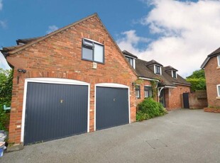 3 bedroom semi-detached house for rent in The Cottages, The Drive, Ickenham, UB10