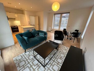 3 bedroom town house for rent in Lockgate Mews, Manchester, M4