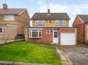 4 Bed House For Sale in High Wycombe, Buckinghamshire, HP11 - 5313455