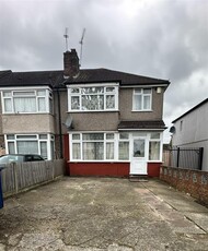 4 bedroom end of terrace house for rent in Upper Town Road, Greenford, UB6