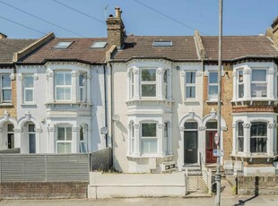 4 bedroom flat for rent in Alexandra Road, Wimbledon, SW19