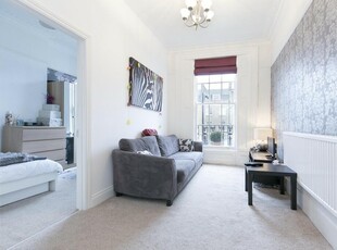 4 bedroom flat for rent in Camden Town, NW1