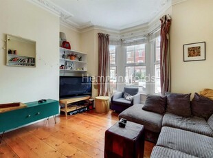 4 bedroom terraced house for rent in Hornsey Park Road, London, N8