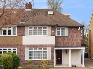 5 Bed House For Sale in Sellers Hall Close, Finchley, N3 - 4933253