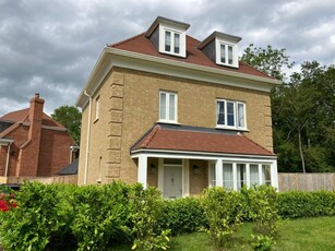 5 bedroom detached house for rent in Lushington Drive Barnet EN4