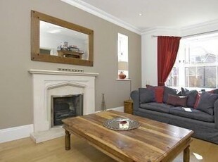 6 Bed House To Rent in Ascot, Berkshire, SL5 - 685