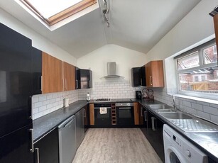 8 bedroom terraced house for rent in Ladybarn Lane, Manchester M14 6WP, M14