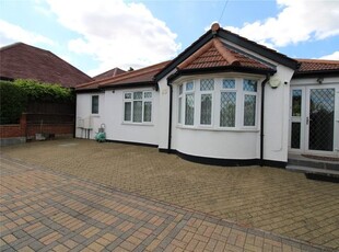 Bungalow to rent in Woodmere Avenue, Croydon CR0