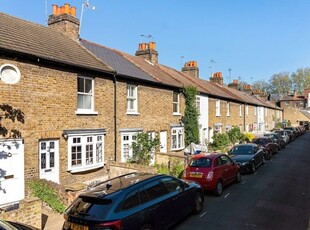Cottage to rent in Rosedale Road, Richmond TW9