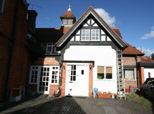Cottage to rent in Stable Cottages, Pangbourne RG8