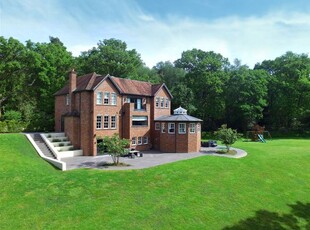 Detached house for sale in Basingstoke Road, Greenham, Berkshire RG19