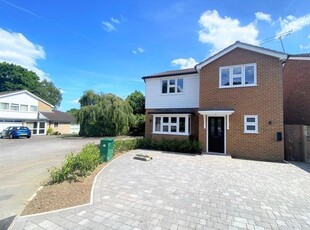 Detached house to rent in Evelyn Close, Hook Heath, Woking GU22