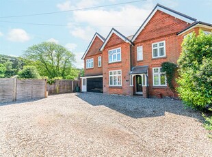 Detached house to rent in Napier Road, Crowthorne RG45