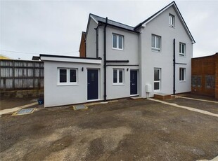 Detached house to rent in Railway Approach, East Grinstead, West Sussex RH19