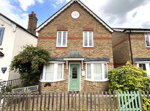 Detached house to rent in The Freehold, East Peckham, Tonbridge TN12