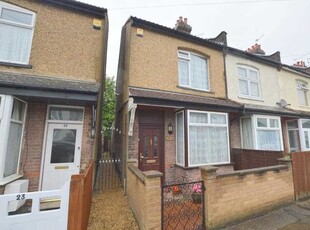 End terrace house to rent in Turners Road South, Luton LU2