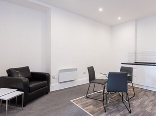 Flat to rent in 16 Blenheim Terrace, Leeds LS2