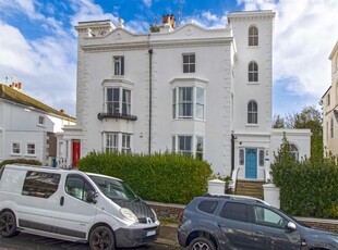 Flat to rent in Albany Villas, Hove BN3