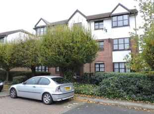 Flat to rent in Bishops Court, Greenhithe, Kent DA9