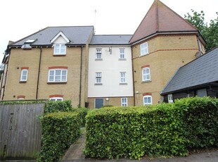 Flat to rent in Bridge Street, Laindon, Basildon SS15