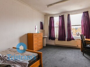 Flat to rent in Carrington Street, Nottingham NG1