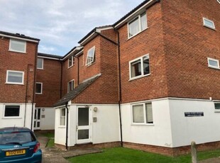 Flat to rent in Droveway Close, Loughton IG10